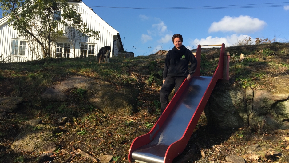 Gjør drømmer til virkelighet: Fjorårets stipendvinner Cecilie Grønli ønsket å realisere en aktivitetsløype på Solhaug gård.  - Jeg planlegger å bygge aktivitetsløype i skogen rundt Solhaug. Løypa vil være tilgjengelig for alle og har mye å si for det totale tilbudet jeg ønsker å skape. Stipendet fra Norges Bygdekvinnelag på 40 000 kroner gjør at aktivitetsløypa kan stå ferdig allerede i juni 2016, så det er jeg takknemlig for, forteller Cecilie. Foto: Privat.