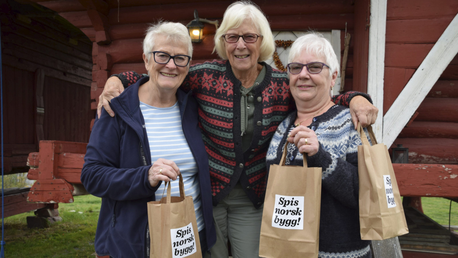 Vera Tinnes Solaas, Reidun Dahl og Randi Brøndahl fra Heddal bygdekvinnelag. Foto: Jens Marius Hammer/Telen Vera Tinnes Solaas, Reidun Dahl og Randi Brøndahl fra Heddal bygdekvinnelag. Foto: Jens Marius Hammer/Telen