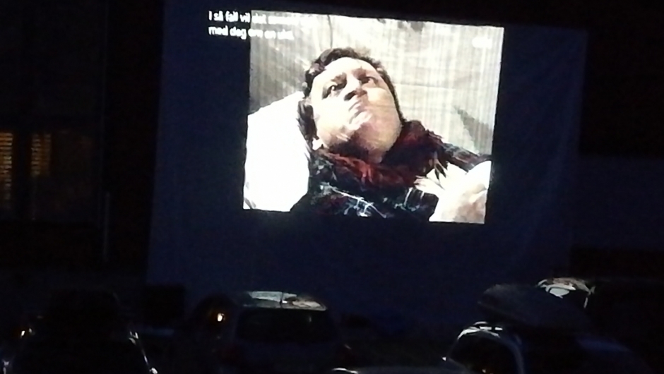 14 biler og 39 personer møtte opp på bil-kinoen til Sirdal Bygdekvinnelag. Foto: Helin Morel. 14 biler og 39 personer møtte opp på bil-kinoen til Sirdal Bygdekvinnelag. Foto: Helin Morel.