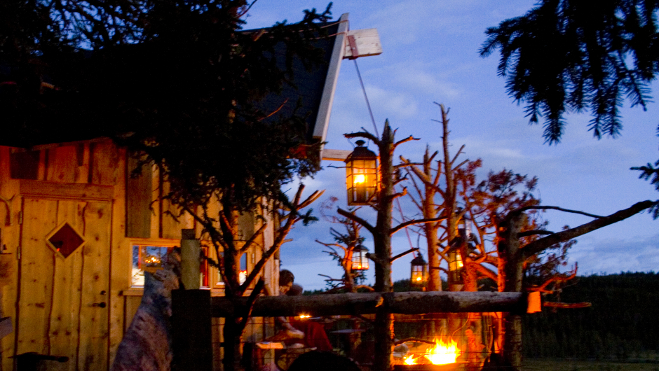 Koselig med levende lys. Foto: tretopphytter.no Koselig med levende lys. Foto: tretopphytter.no