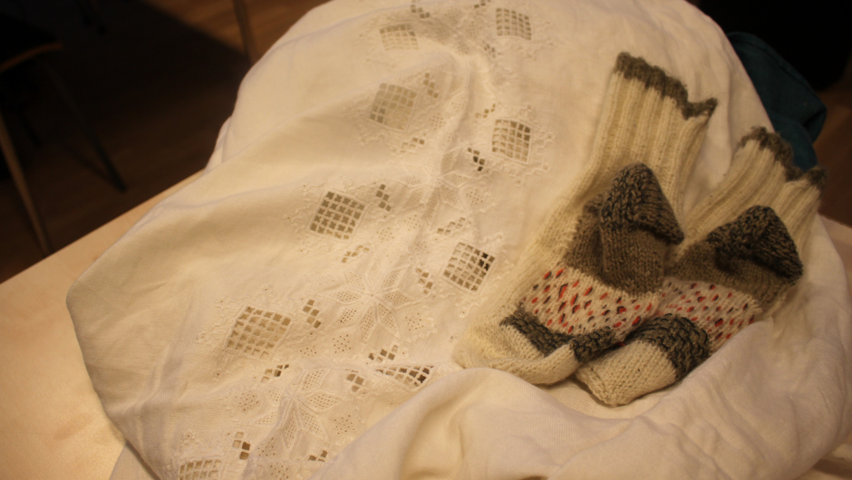 Husmorskolen, mer enn fagskoler i husstell? Søm og stopping av sokker var også en del av undervisningen på Eidsvoll husmorskole.Foto: Cesilie Aurbakken