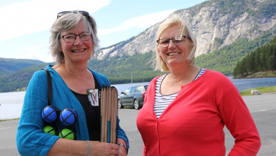 Ellen Margrethe Garn og Eva Greivstad i Fyresdal Bygdekvinnelag. Foto: Sosan Asgari Mollestad. Ellen Margrethe Garn og Eva Greivstad i Fyresdal Bygdekvinnelag. Foto: Sosan Asgari Mollestad.