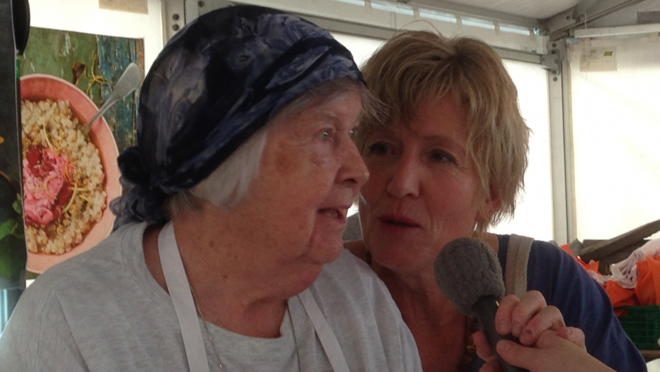 Kari Moen frå Morgedal Bygdekvinnelag fortel om sitt NM-bidrag. Kari Moen frå Morgedal Bygdekvinnelag fortel om sitt bidrag.