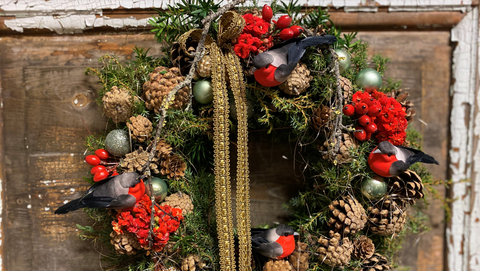 I slutten av denne artikkelen viser Gro Wiktorin hvordan hun binder de vakreste julekransene. Foto: Privat. I slutten av denne artikkelen viser Gro Wiktorin hvordan hun binder de vakreste julekransene. Foto: Privat.