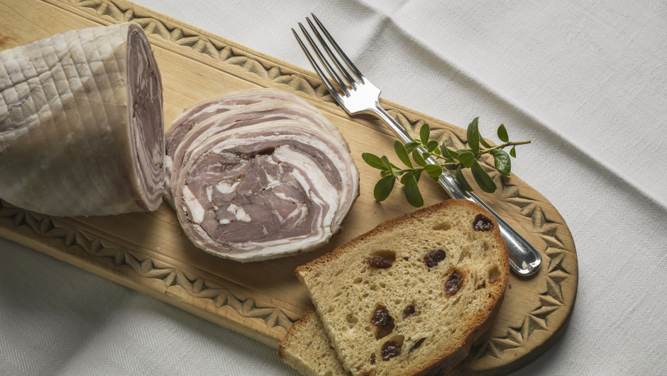 Og her er det ferdige resultatet. Lammerull på julebrød er tradisjon i Nord-Norge. Foto: Anders Henriksen. Og her er det ferdige resultatet. Lammerull på julebrød er tradisjon i Nord-Norge. Foto: Anders Henriksen.