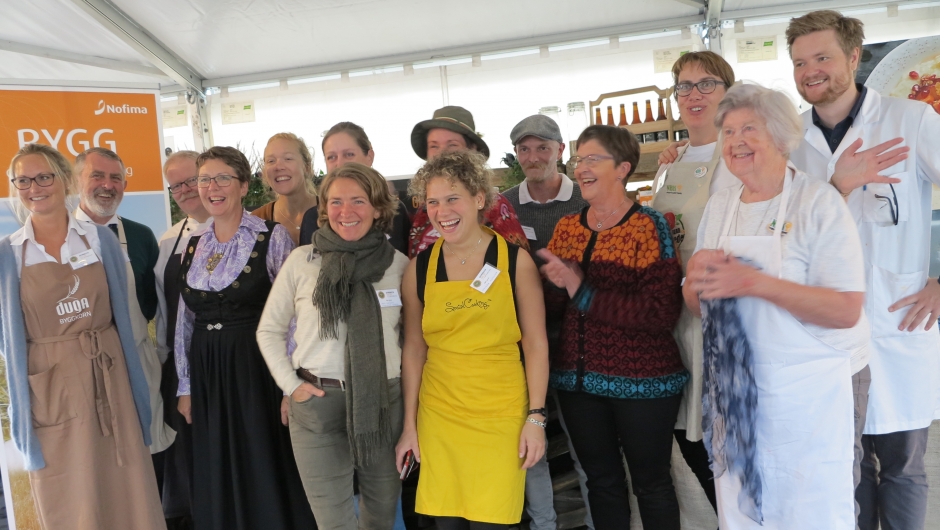 Alle deltakarane var letta over å vera ferdig. Foto: Wenche Aale Hægermark Nivået i NM var høgt, så dommarane hadde ein tøff jobb med å kåre årets grautgrams.