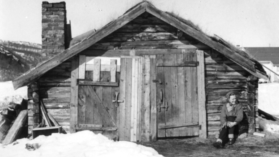 Det er mye mathygge i vente, når du først er kommet frem til hytta. Foto: Finnmark fylkesbibliotek.