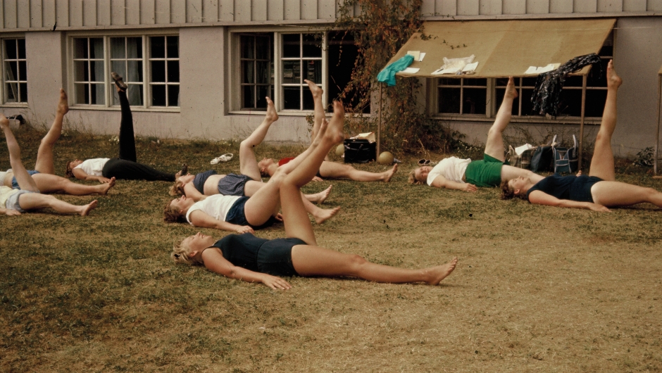 Det kan hende at de spreke damene ga noen tilskuere stive nakker. Det kan hende at de spreke damene ga noen tilskuere stive nakker.