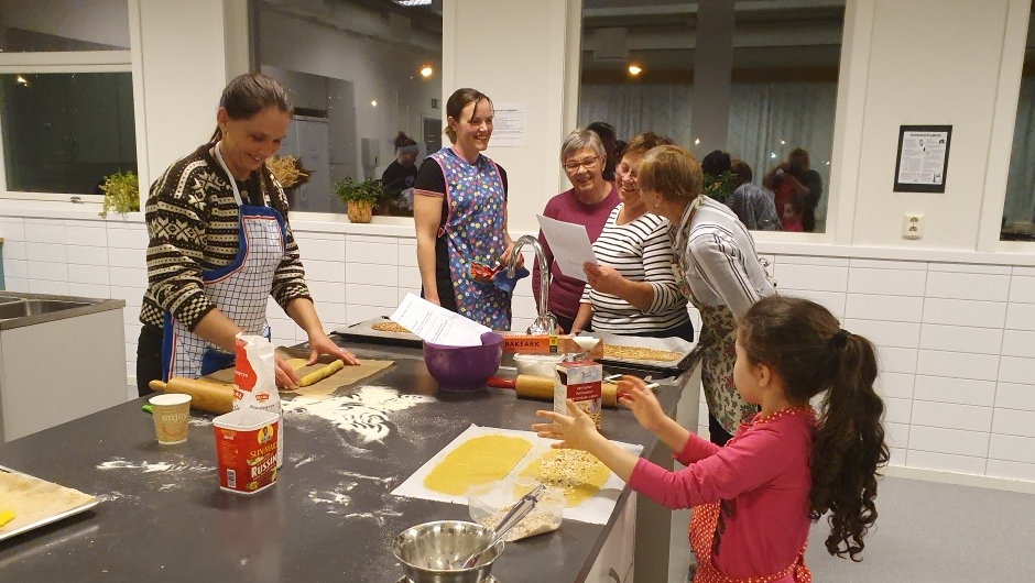 Fra julebaktskvelden i Vik Bygdekvinnelag i desember 2019 Fra julebaktskvelden i Vik Bygdekvinnelag i desember 2019