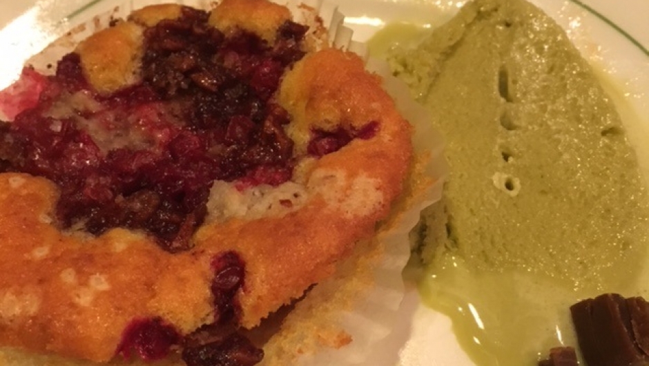 Eplemuffins med tyttebær og hasselnøtter. Foto: Kristine Edland Eplemuffins med tyttebær og hasselnøtter. Foto: Kristine Edland