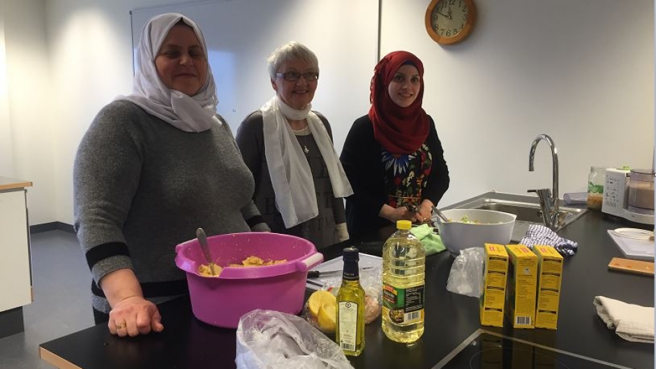 Denne gangen viste dei oss korleis me skulle laga Syrisk mat, var veldig godt og spennande