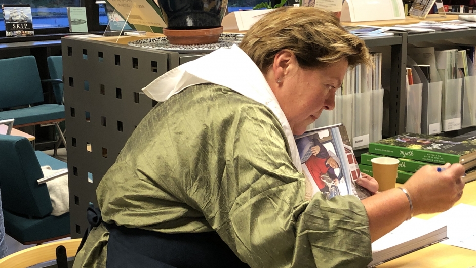 Signering av lefseboka Signering av lefseboka