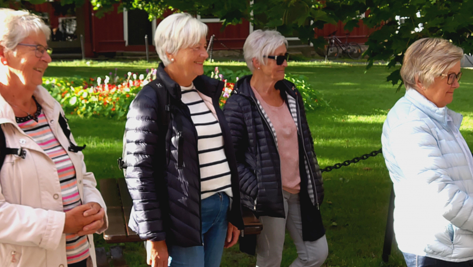 Bygdekvinner på omvisning. Bygdekvinner på omvisning.