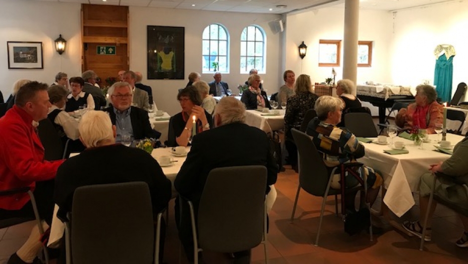 Gjester i Låven på bygdetunet. Foto: Trine Evensen Gjester i Låven på bygdetunet. Foto: Trine Evensen