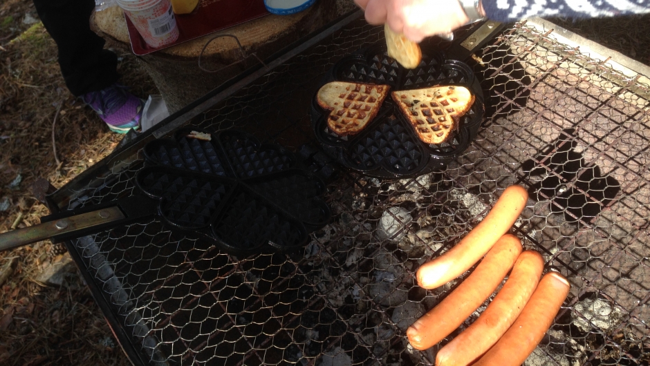 Bålvaffel og grillpølser