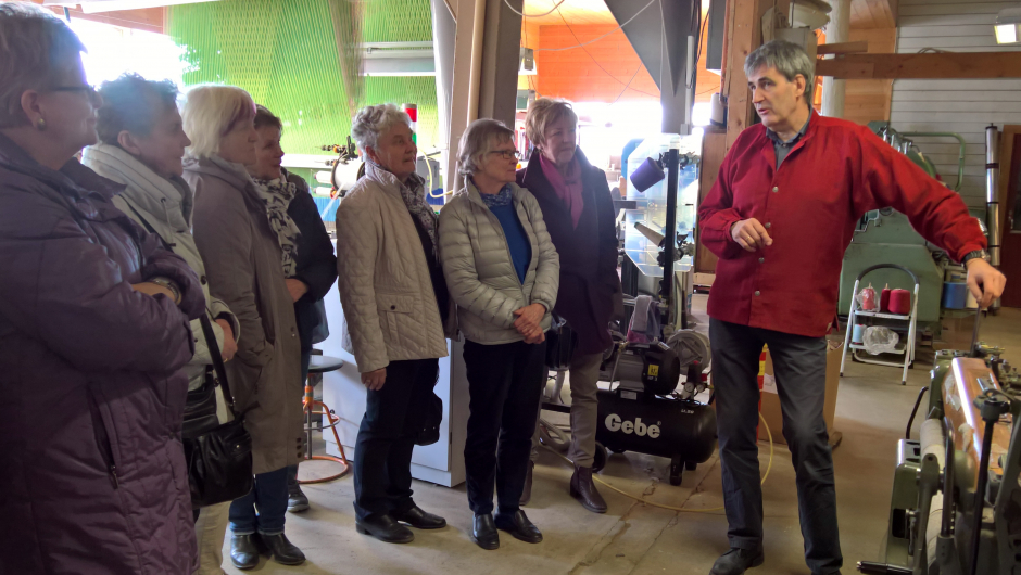 Bygdekvinner fra Vardal i veveriet på Grinaker. Jo Lyngstad forteller