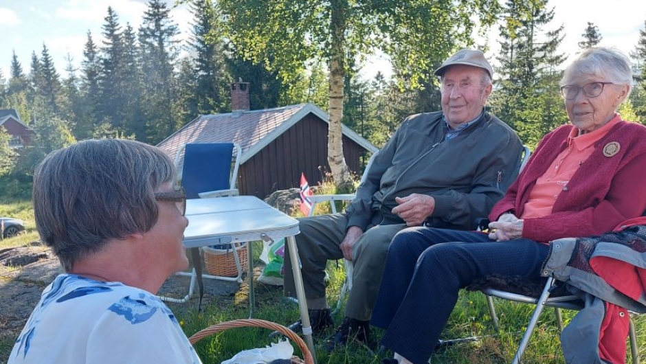 Hyggelig prat med de eldste deltakerne, Gudrun og Peder Ulleberg