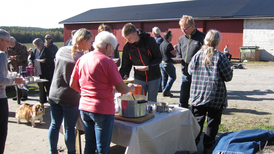 Grøten serveres Grøten serveres