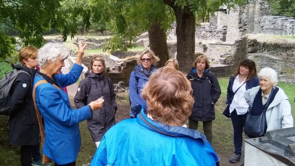 Ved modellen av klosteret Ved modellen av klosteret