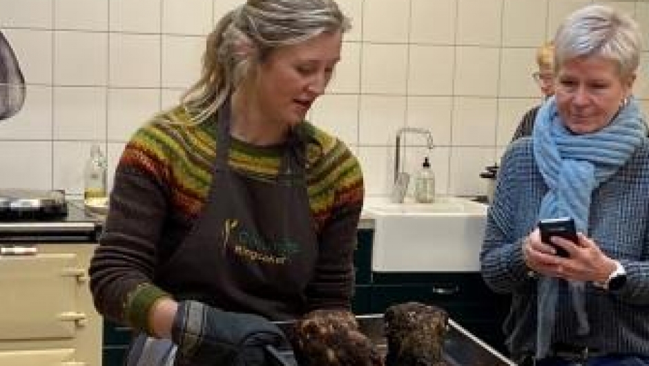 Gyro serverer hode - en lekkerbisken fra Agaen