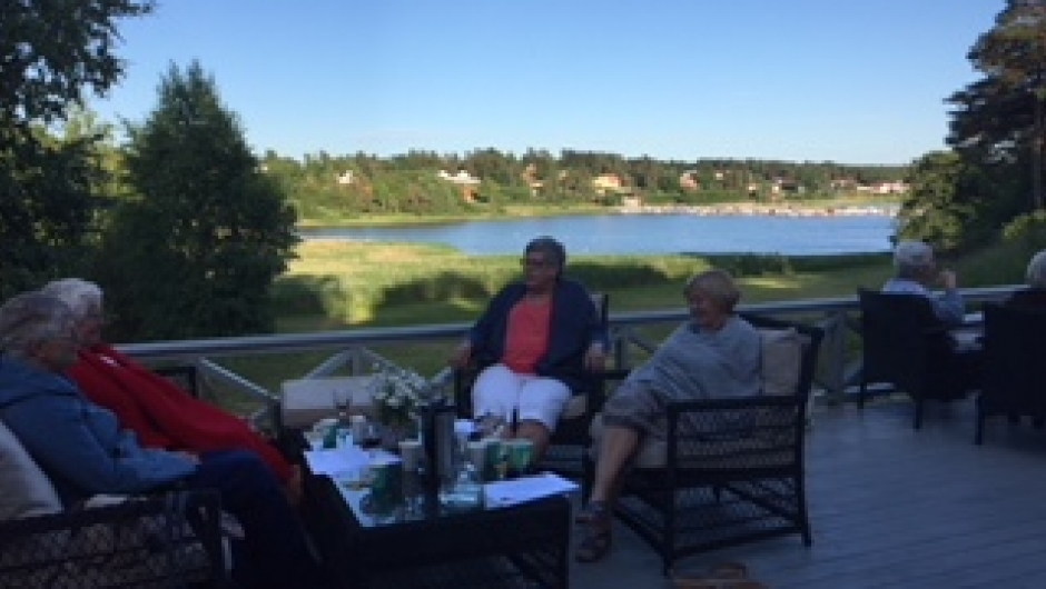 Hyggelig prat med nydelig utsikt