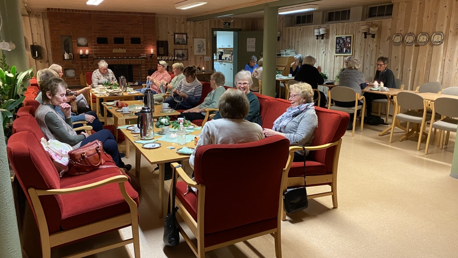Hyggelig håndarbeidskveld i peisestua Hyggelig håndarbeidskveld i peisestua