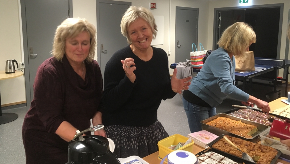 Hege og Wenche er fornøyd med kiosksalget!