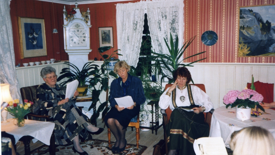 Og selvfølgelig var det sang, og ikke bare en. Torunn og Anne-Lise hadde diktet en spesielt for anledningen