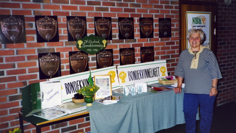 Bjørg Kalager ved Hillestad bondekvinnelags stand