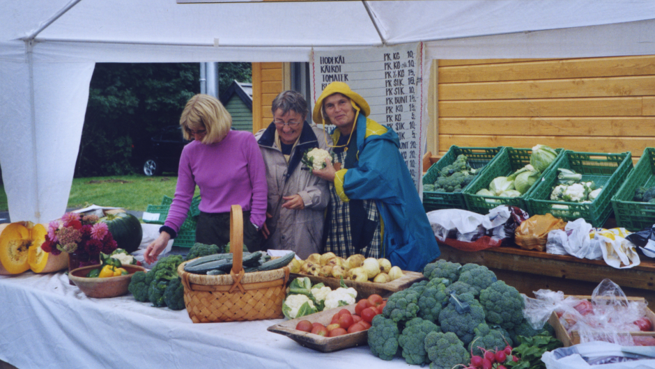 Anne Auen, Mary Ann Aasen og Mimi Vooren lar ikke regnet legge noen demper på humøret