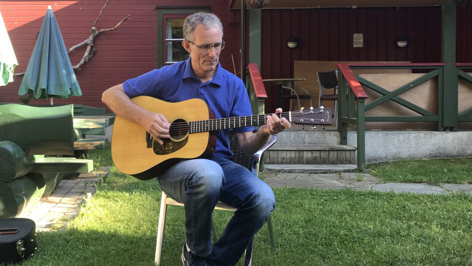 Overraskelsen! - Alfred Nilsen som song eigne viser. Veldig bra! Overraskelsen! - Alfred Nilsen som song eigne viser. Veldig bra!