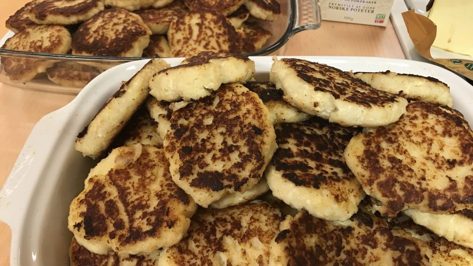 Sluttresultatet ble kjempegode fiskekaker, fiskeball og blandaball Sluttresultatet ble kjempegode fiskekaker, fiskeball og blandaball