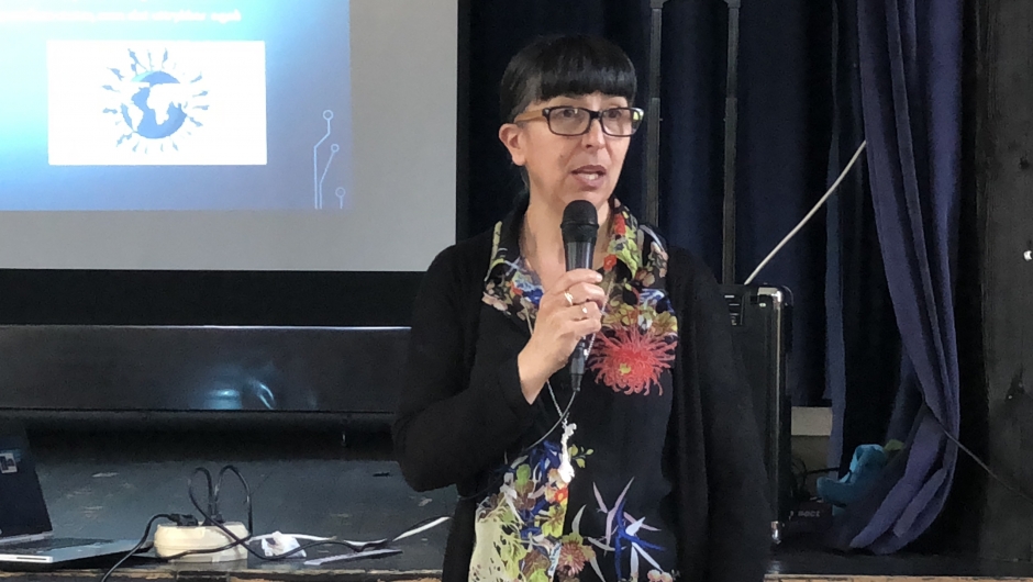 Sosan Asgari Mollestad snakket om Kvinner UT og inkludeing Sosan Asgari Mollestad