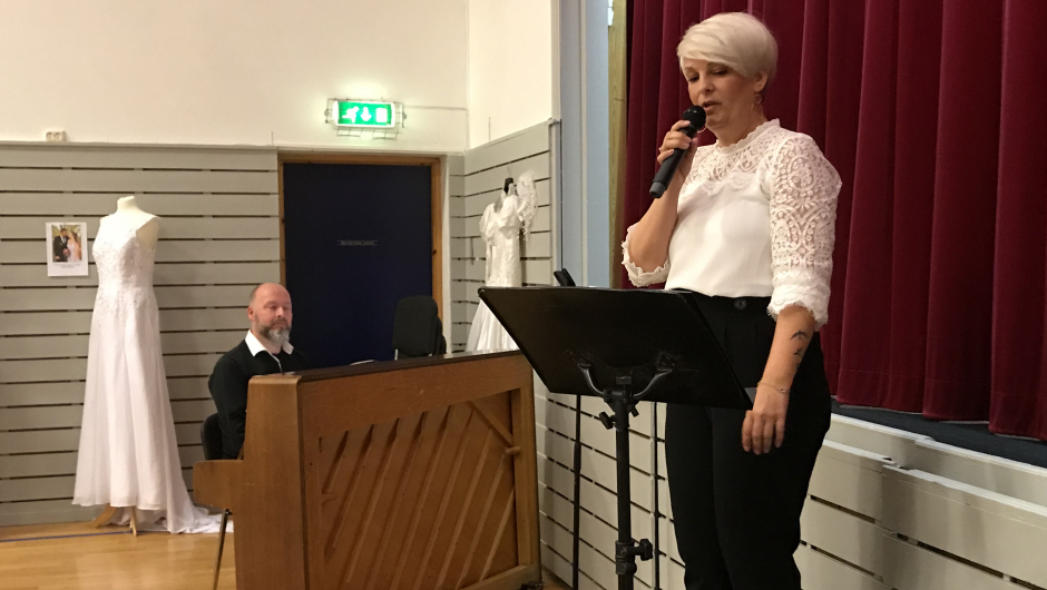 Torill Moe underholdt med sang Torill Moe underholdt med sang