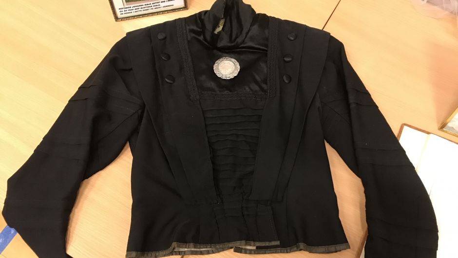 Utstillingens eldste plagg, fra ca 1900 Utstillingens eldste plagg, fra ca 1900