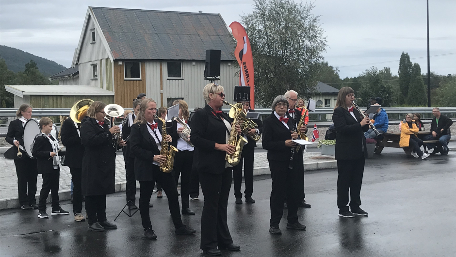 Tingvoll musikkorps lagde god stemning Tingvoll musikkorps lagde god stemning