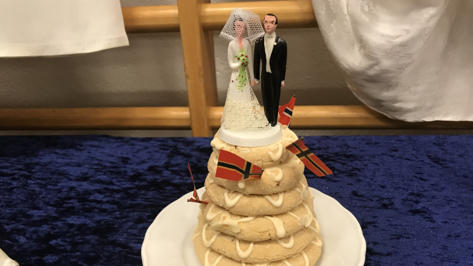 Toppen av kransekaka fra 1973 Toppen av kransekaka fra 1973