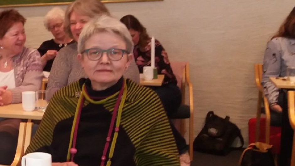 Tone sitter "Skolerett"