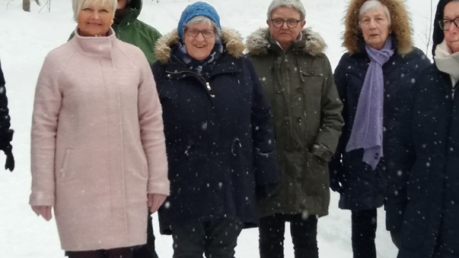 Bygdedamer på tur rundt Semsvannet Bygdedamer på tur rundt Semsvannet