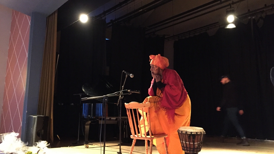 Safia med sin tromme