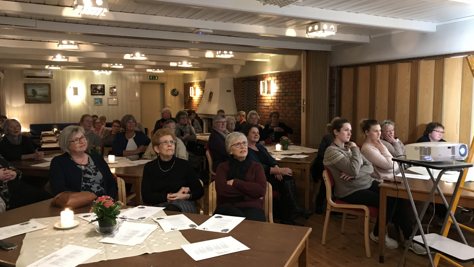 Mange hadde funnet veien til Kirkeby grendehus denne kvelden.