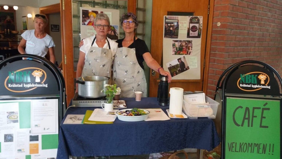 Vi hadde også cafe med rømmegrøt,sveler og kaker