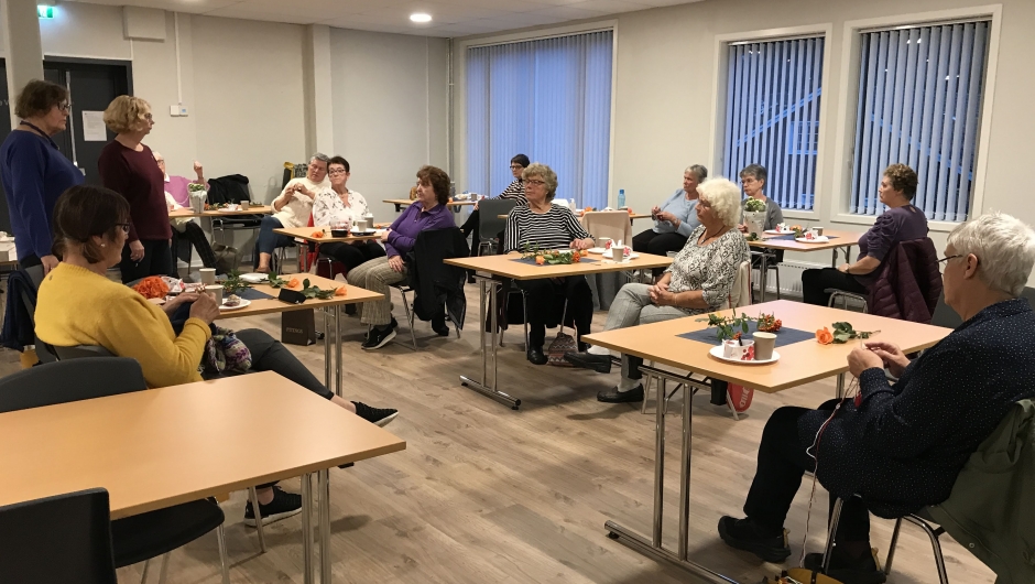 Mange hadde med strikketøy ! Mange hadde med strikketøy !