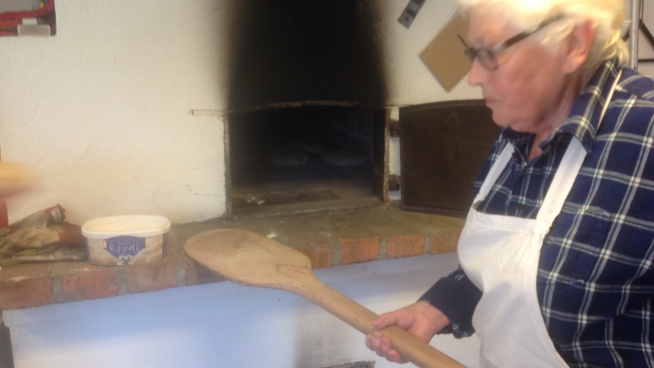 Inger setter inn brøda