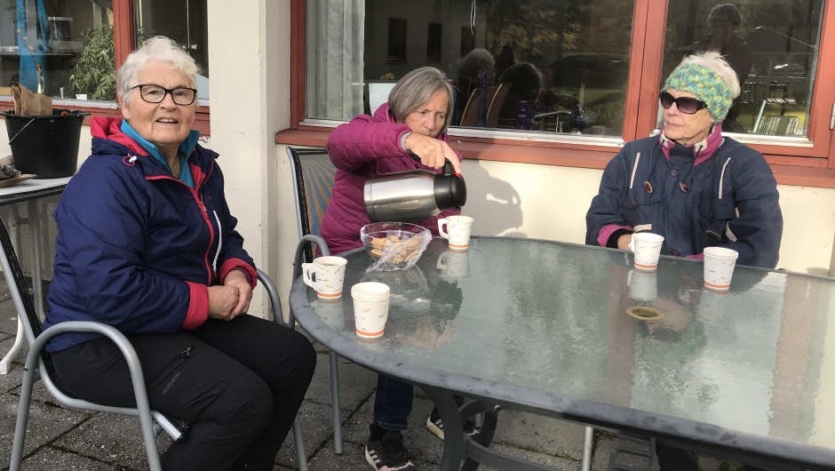 Kjøkkenet kom og spanderte kaffi og kjeks på oss! Koseleg!! Kjøkkenet kom og spanderte kaffi og kjeks på oss! Koseleg!!