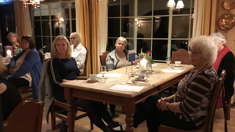 Vi var vel 15 medlemar som møtte opp. Vi var vel 15 medlemar som møtte opp.