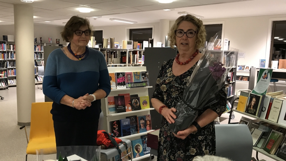 Kassereren vår, Nelly Ytterli fekk ein fin orkide som takk for flott innsats. Kassereren vår, Nelly Ytterli fekk ein fin orkide som takk for flott innsats.