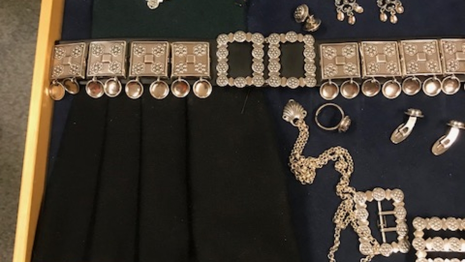 Bunadsmykker, design og utførelse av Gullsmed Felumb AS, Larvik