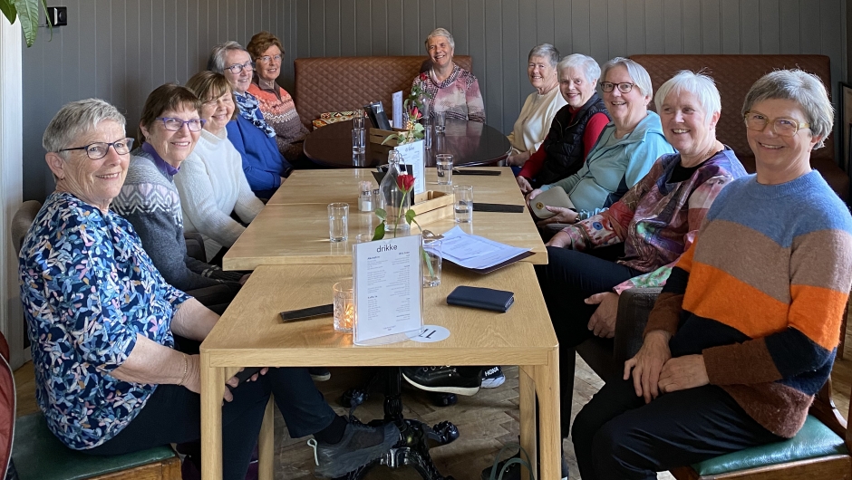 Turen blei avslutta med god mat på Rosenhagen