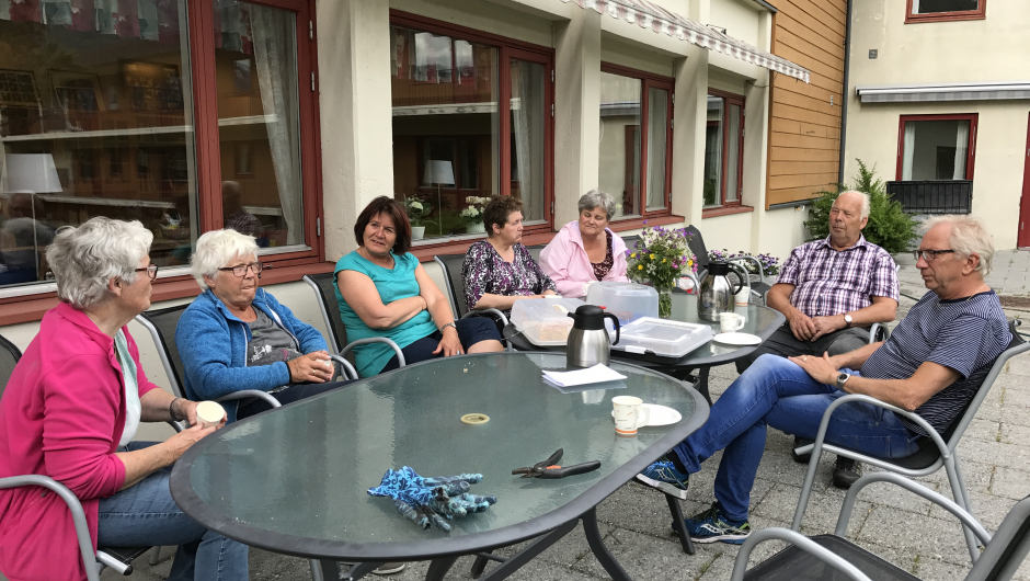 Det smakar godt med ein kaffi og litt prat attpå Det smakar godt med ein kaffi og litt prat attpå !